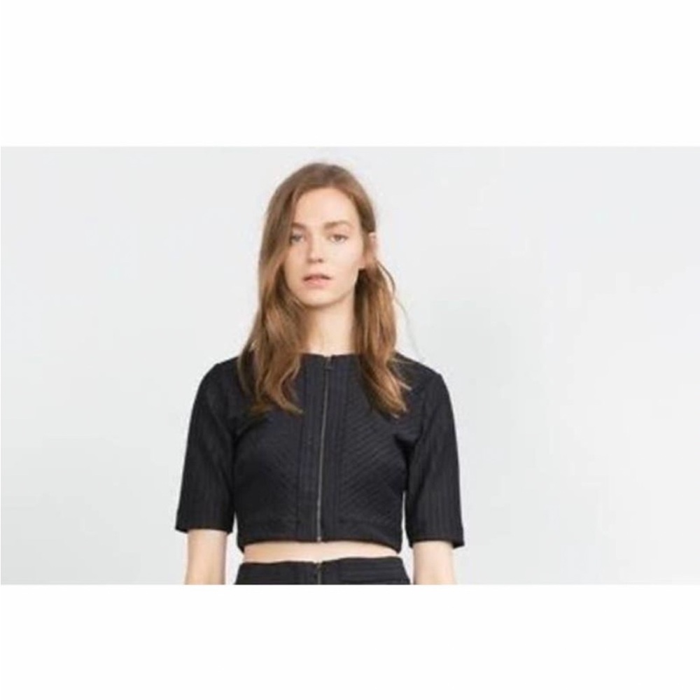 Zara Cropped Black Short-Sleeve Zip Top